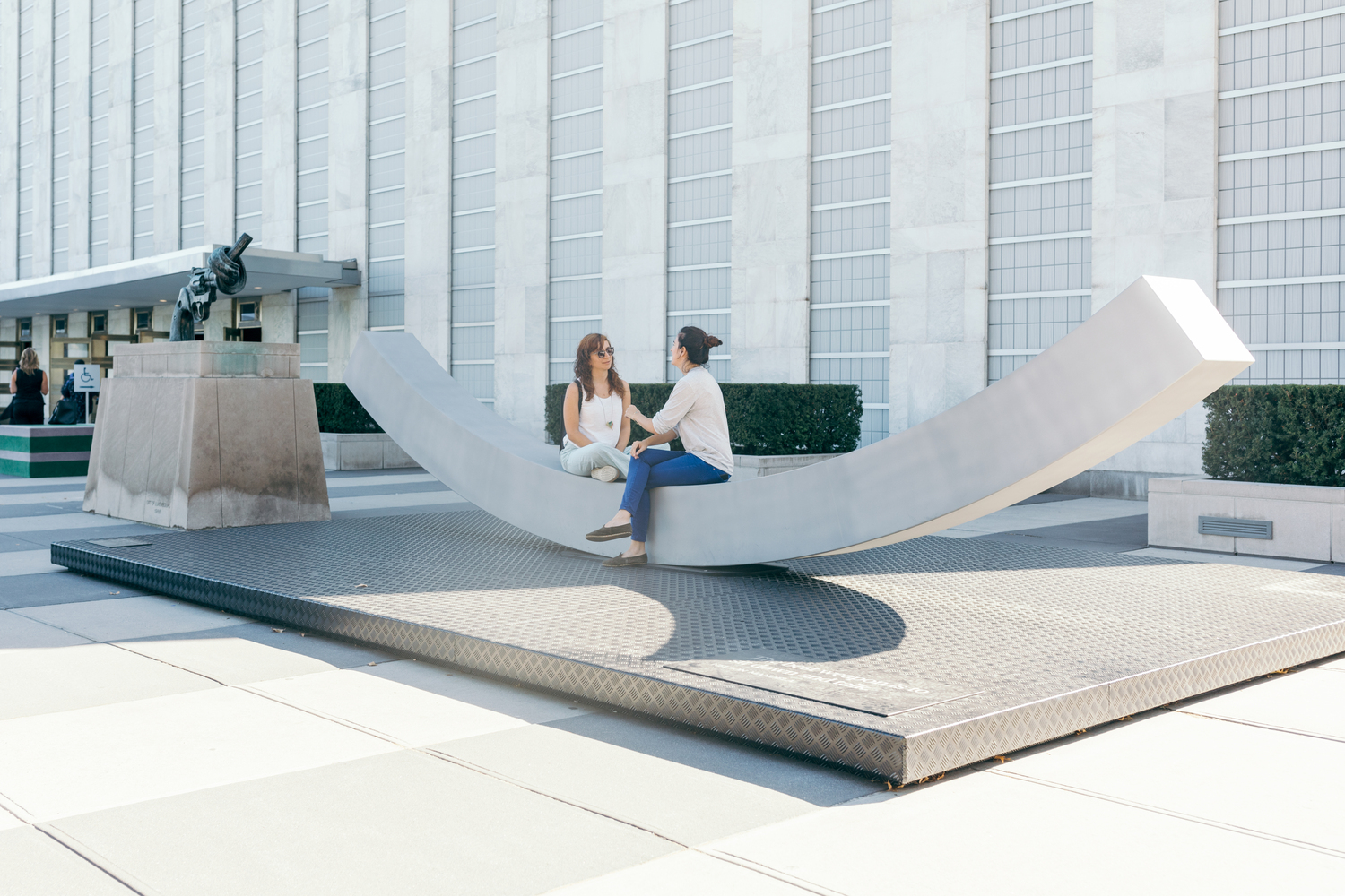 Peace Bench Sculpture for the UN Headquarters / Snøhetta - SnupDesign